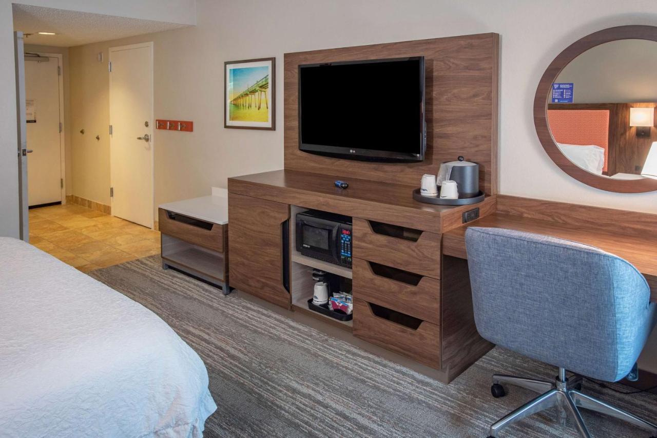 Hampton Inn Pensacola-Airport Exteriör bild